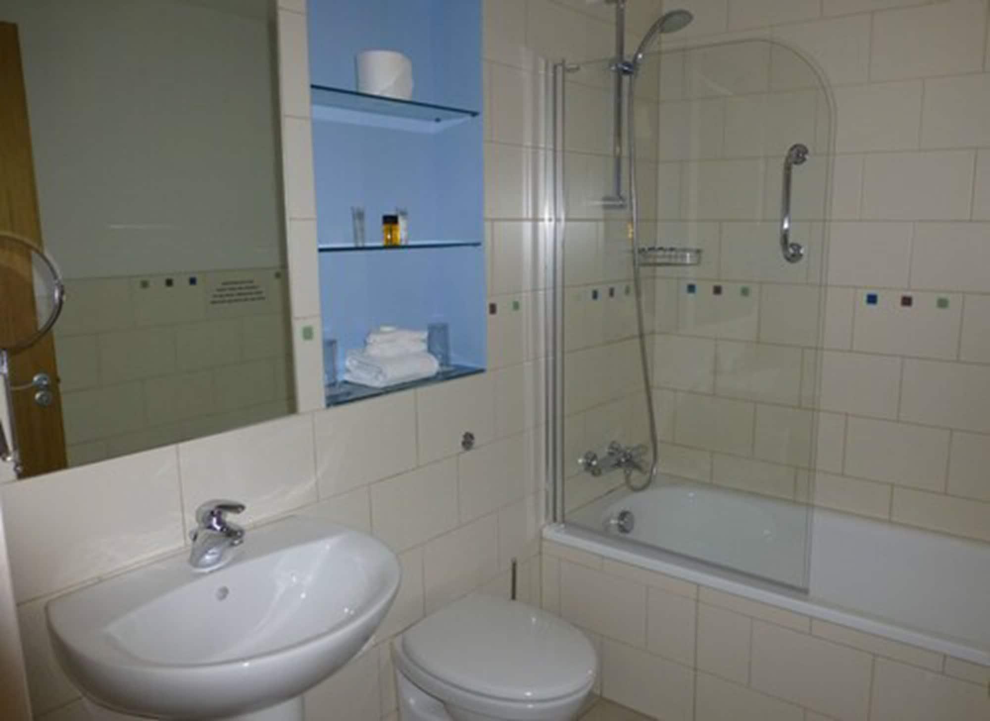 Liberty Wharf Apartments Saint Helier Jersey Esterno foto