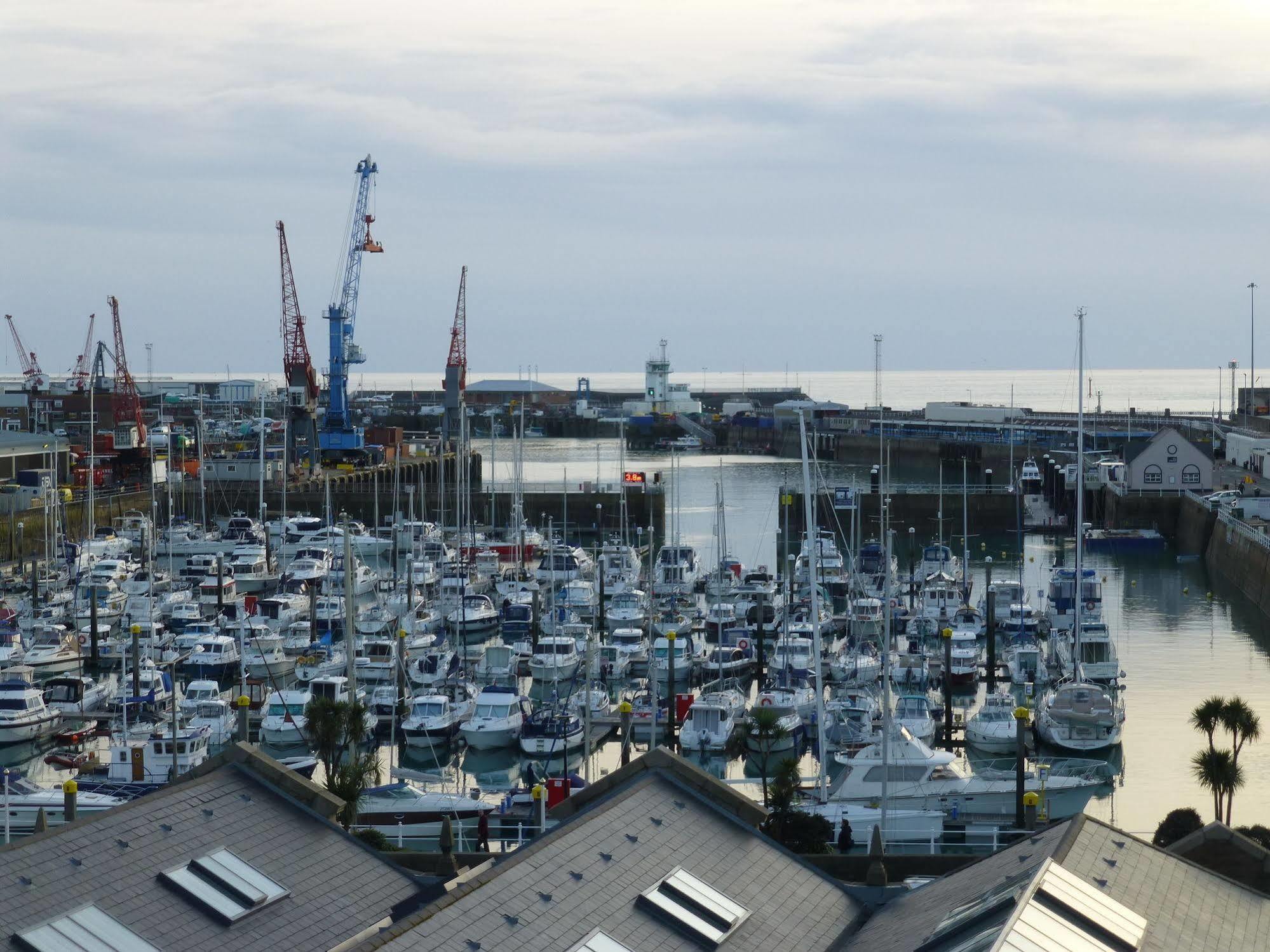 Liberty Wharf Apartments Saint Helier Jersey Esterno foto